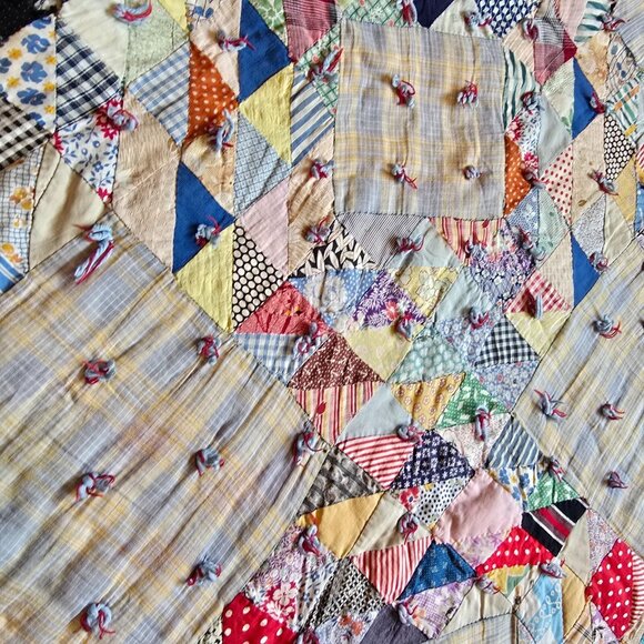 Handsewn Quilt Feedsack Crown of Thorns Red Back Tied Needs Repair Twin Size VTG - Picture 14 of 16